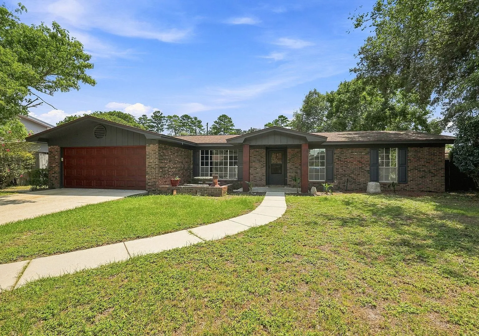 Spacious 3BR/2BA Home with Fenced Backyard, Upgraded Kitchen & Prime Location! — Photo 4