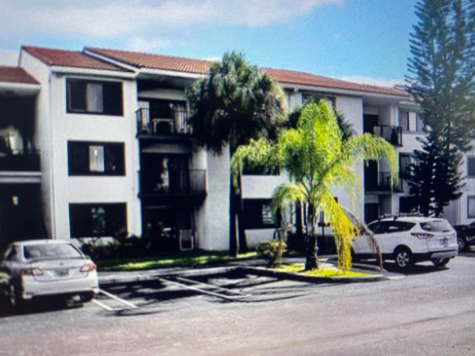 2 bed, 2.0 bath, 986 sqft, $1,975 — Photo 2