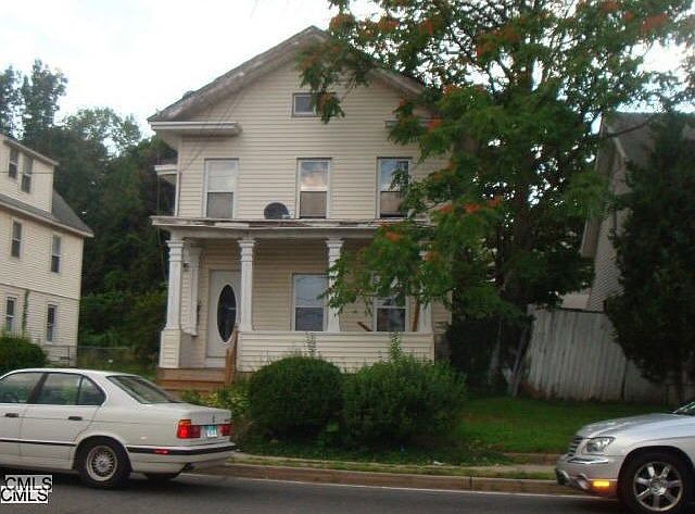 2nd image of 20 Forest Rd