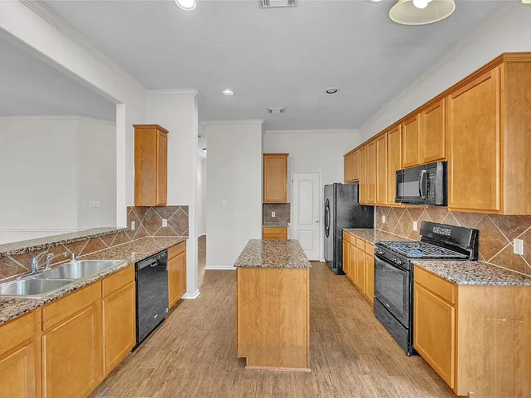 2614 Shady Acres Ct — Photo 13