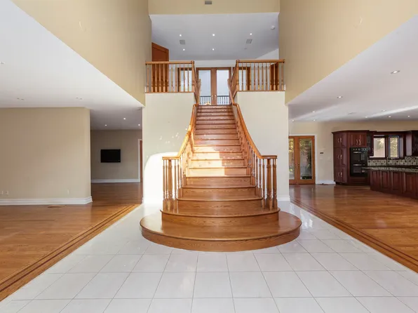 104 Malba Drive image 3 of 25