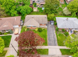 110 Stonybrook Dr, Kitchener, ON N2M 4L7