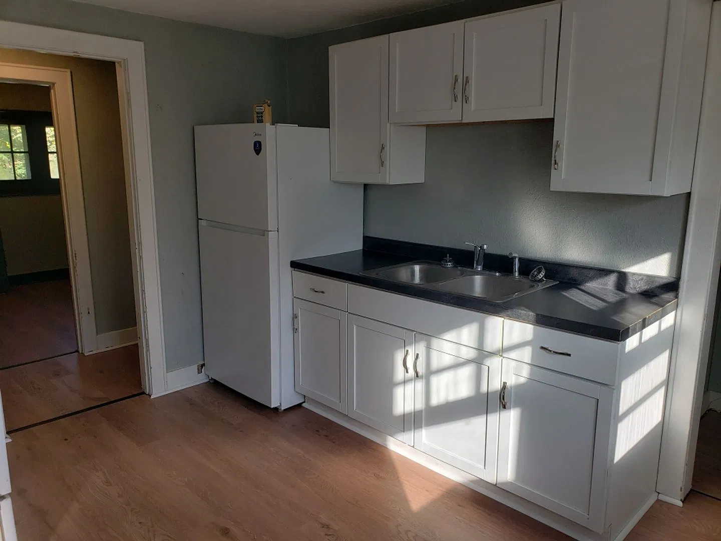 $950| 2BD 1BA| 2026 Bellevue Ave Unit 2| Available now! — Photo 2