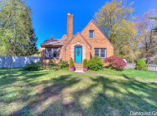 1573 N Whitehall Rd, Muskegon, MI 49445