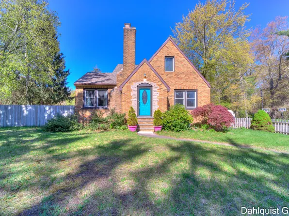 1573 N Whitehall Rd, Muskegon, MI 49445