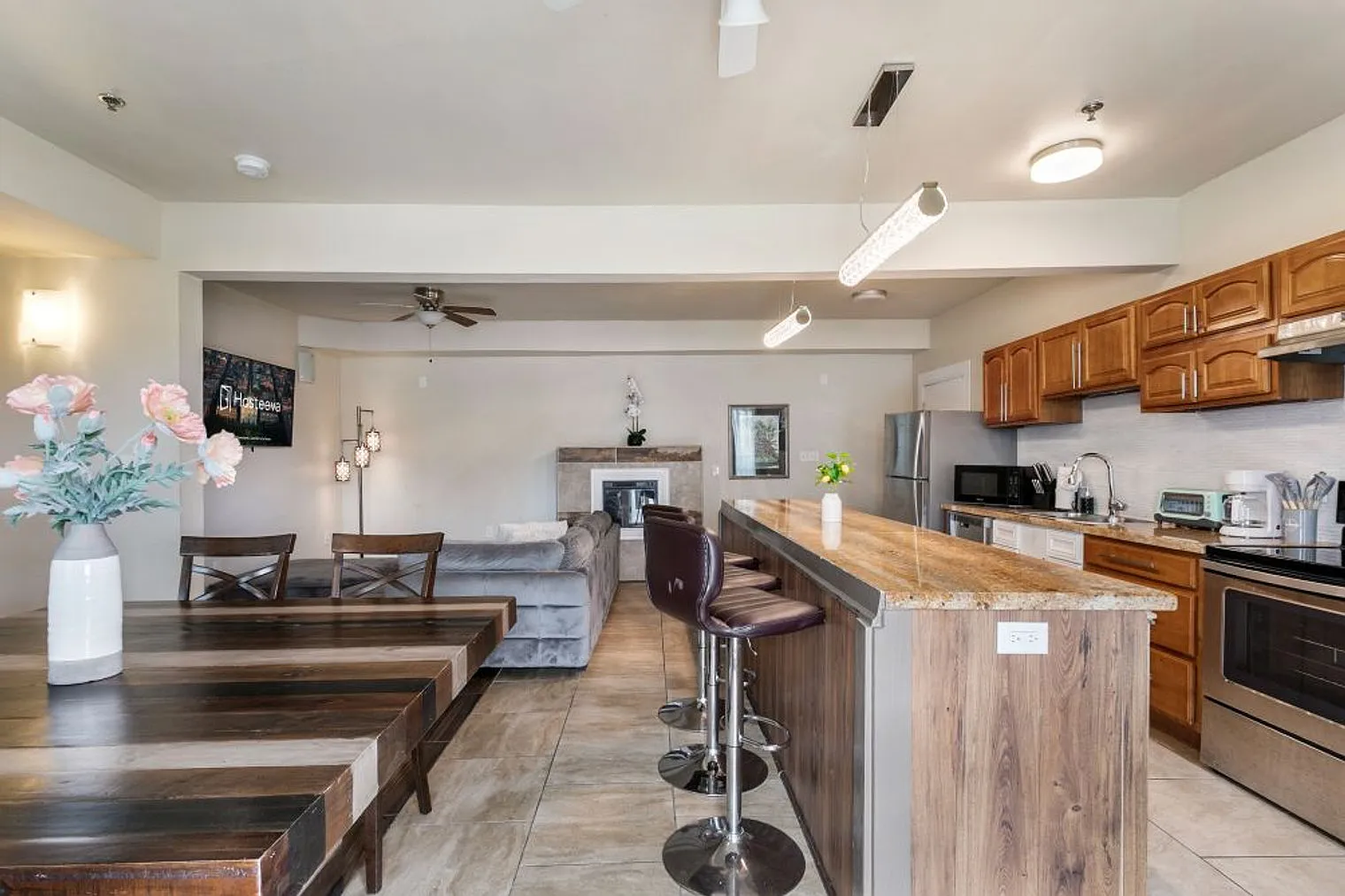 4 bed, 2.0 bath, 1797 sqft, $8,887 — Photo 3