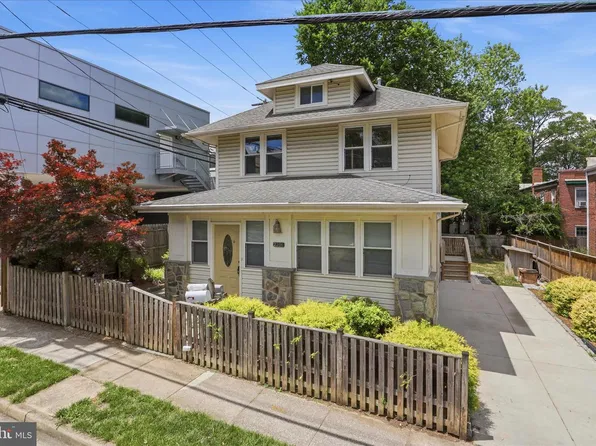 2206 S Grant St, Arlington, VA 22202