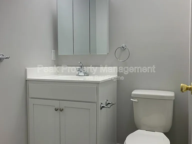 220 E Marshall St #C — Photo 11