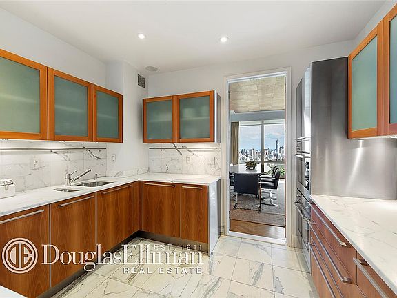 3rd image of 80 Columbus Cir Unit 52C