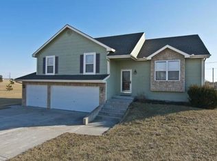 15231 Roger Rd, Leavenworth, KS 66048