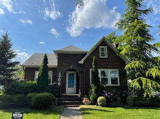 208 N Park Dr, Woodbridge, NJ 07095