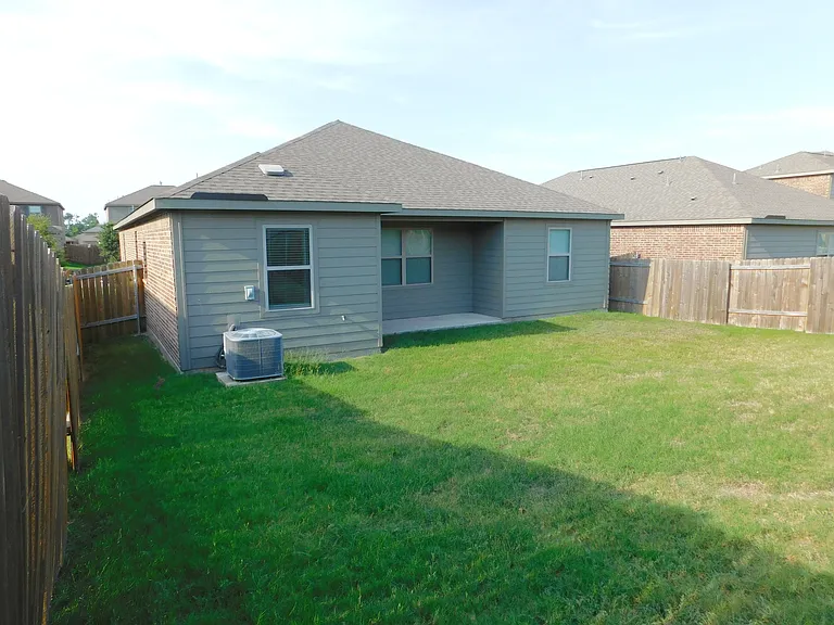 304 Aaron St — Photo 34