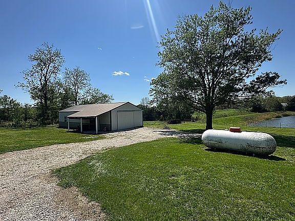 4th image of 85 Frank Rd