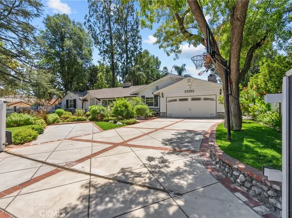 23352 Ostronic Dr, Woodland Hills, CA 91367