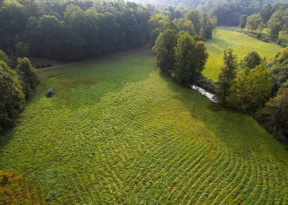 1st image of 228 Holly Branch Dr