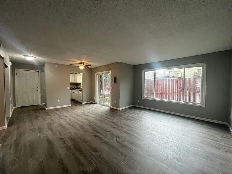 Briar Rose Apartments — Photo 25