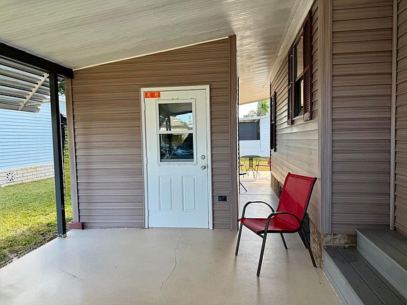 3rd image of 13975 Clavell Avenue