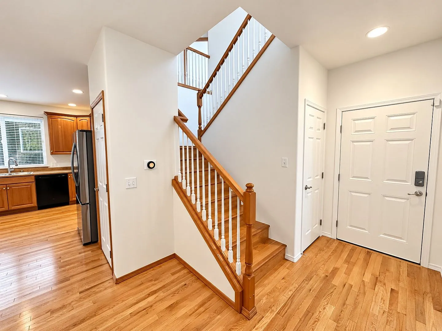 3bd/2.5ba Lynnwood Home — Photo 4