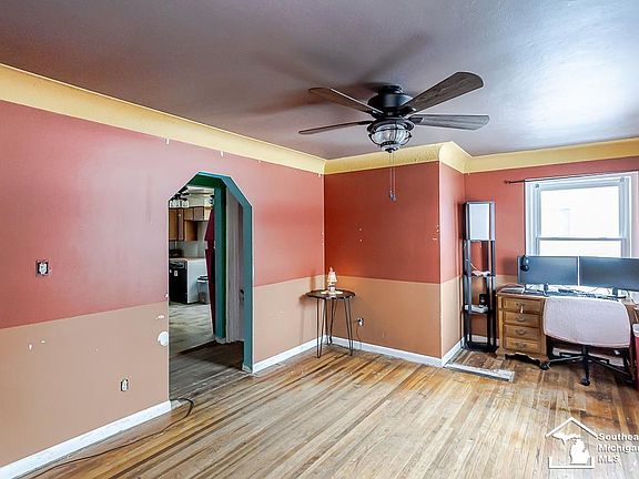 5th image of 1008 Maple Ave