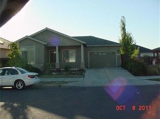 858 S Haskell St, Central Point, OR 97502