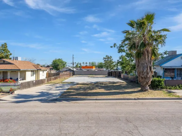 207 W Moneta Ave, Bakersfield, CA 93308
