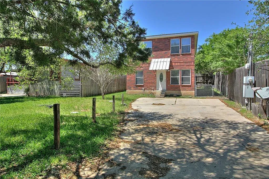 1104 Canyon Edge Dr — Photo 2