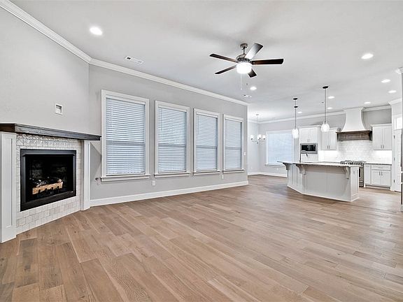 5th image of 1521 N Quincy Ave