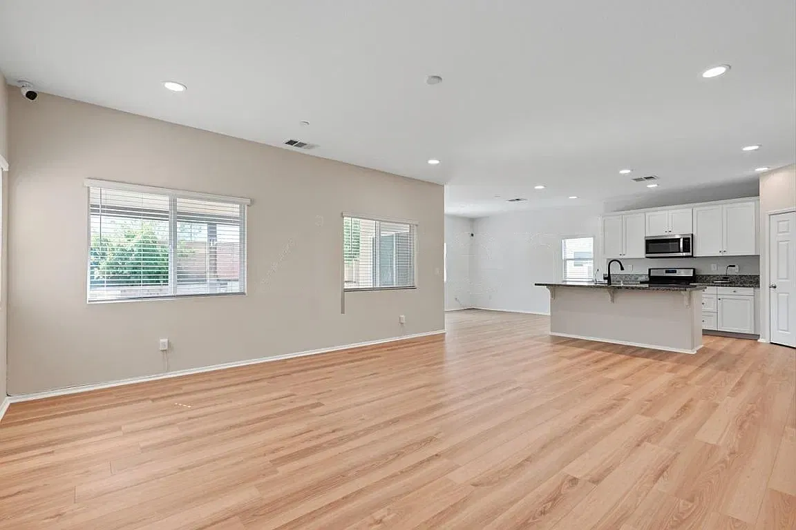 2 bed, 1024 sqft, $800 — Photo 4