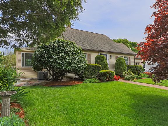 3rd image of 39 Dearborn Avenue