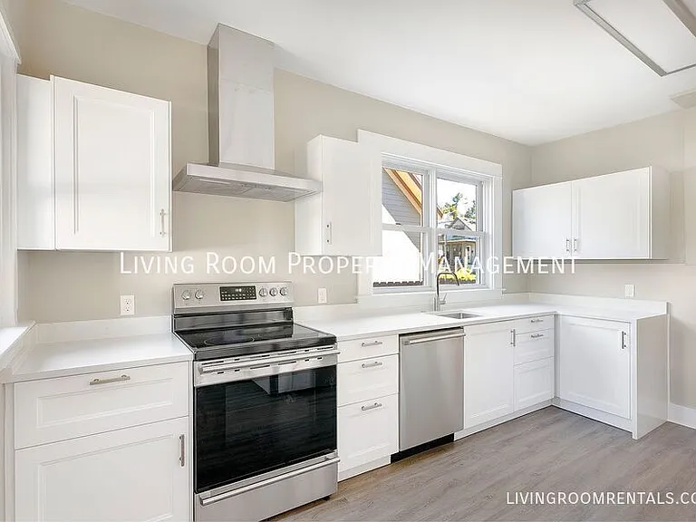 4137 NE 8th Ave — Photo 6