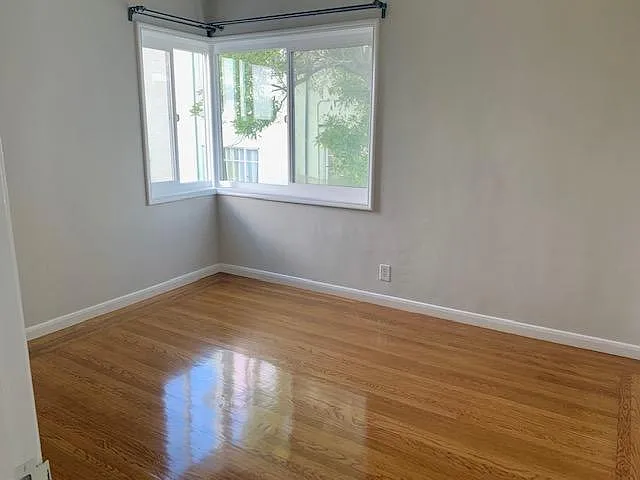 512 Merritt Ave #4 — Photo 12