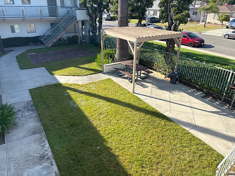 318 W Artesia St #6 — Photo 11