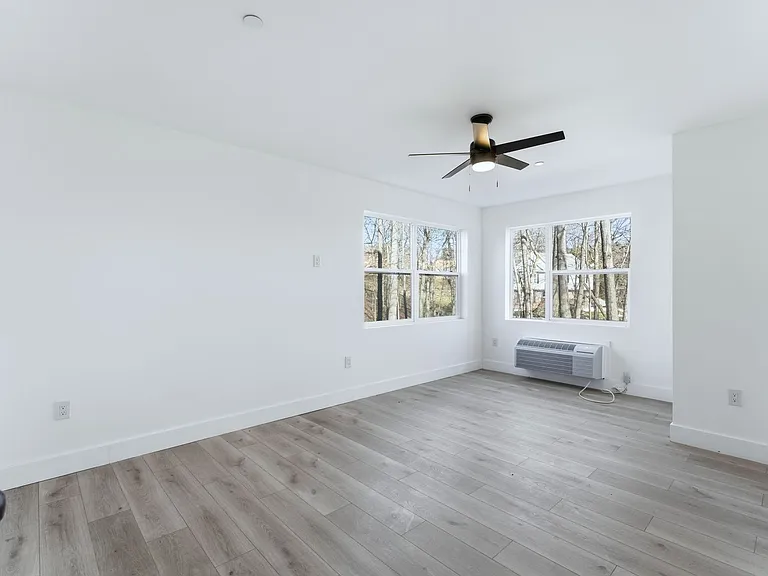 Shepherds Lane Commons — Photo 21