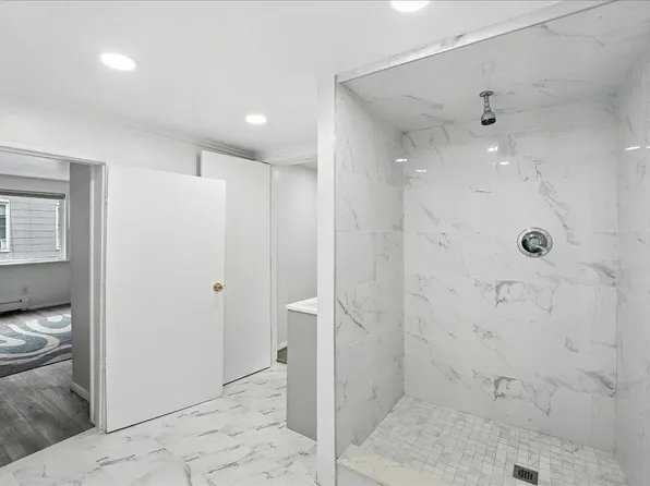 283 Griffith Street image 8 of 29