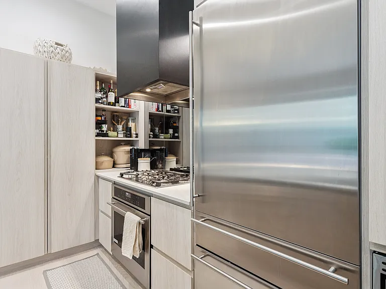 300 Salter St #109 — Photo 11