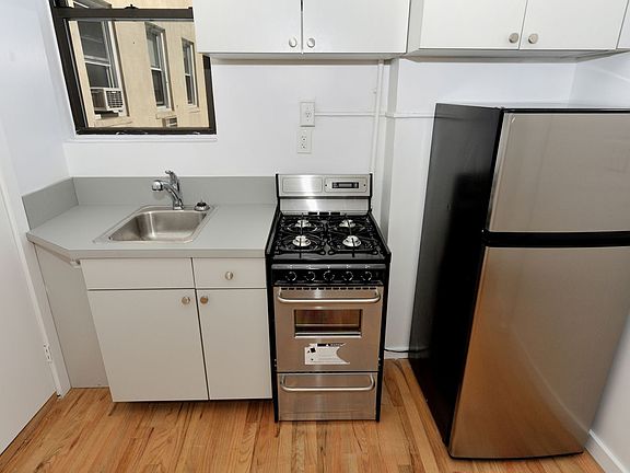 3rd image of 236 W 15th St APT 33