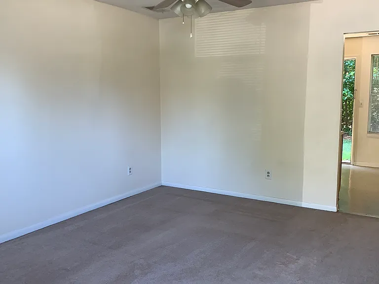 302 Greenwood Dr #302 — Photo 5