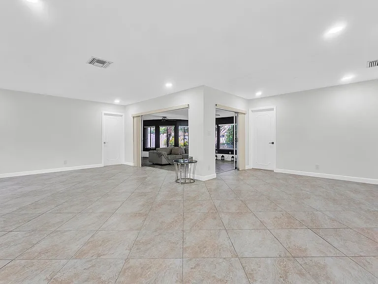 5921 NE 15th Ave — Photo 24