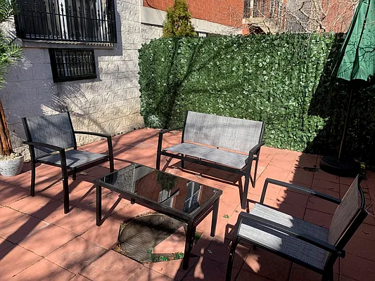 Rented by Bank Neary | media 10