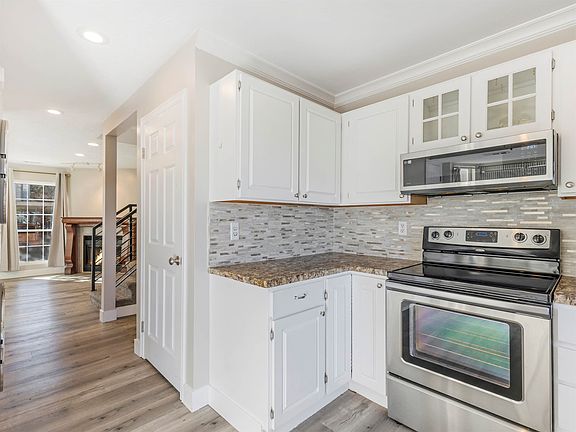 5th image of 1418 W Beacon Hill Cir