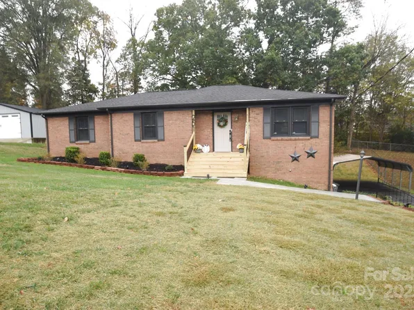 251 Briarcliff Dr, Kannapolis, NC 28081