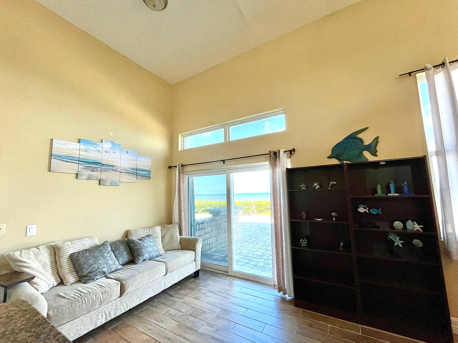 3 bed, 2.5 bath, 1478 sqft, $3,950 — Photo 3
