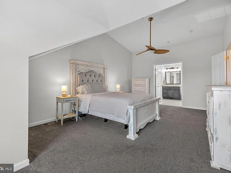 121 Polo Way — Photo 33