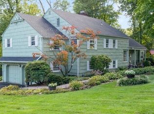 16 Chimney Ridge Dr, Morristown, NJ 07960