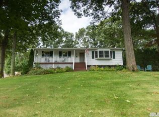 18 Whitewood Dr, Rocky Point, NY 11778