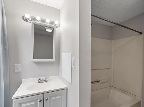 92 Maple St, 92 Maple St #2, Winchendon, MA 01475