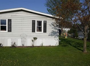 304 Dogwood Dr, Lockport, NY 14094