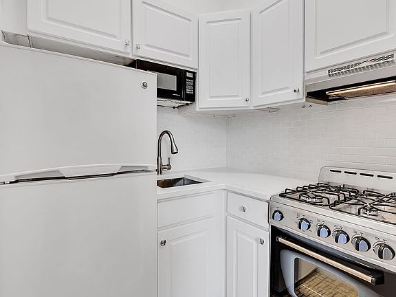 4th image of 78 W 85th St APT 5C
