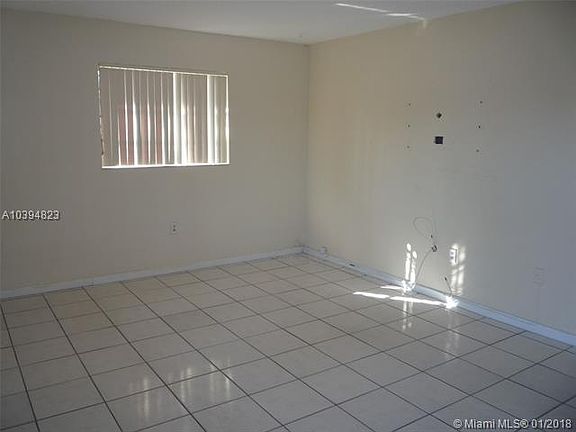 4th image of 1015 NW 32nd Ct