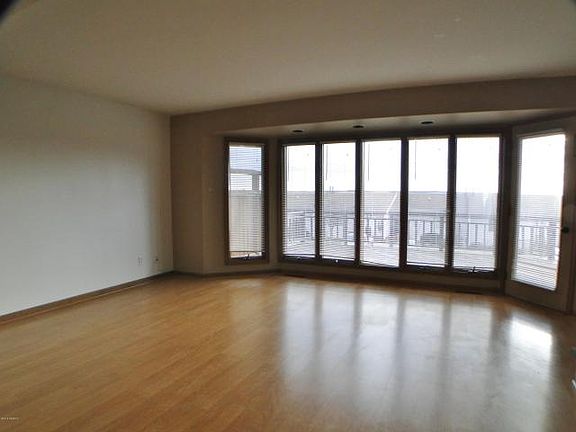 4th image of 551 Gidley Ave APT E